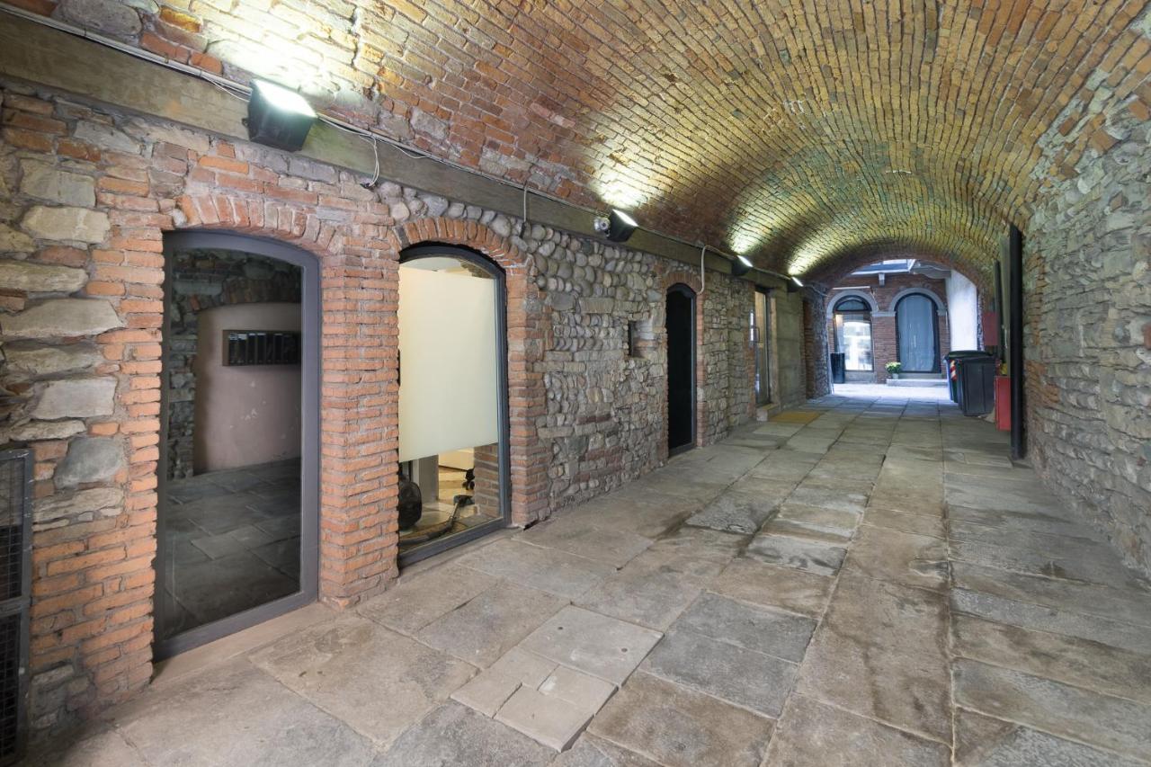 Bergamo Art Apartment Bagian luar foto